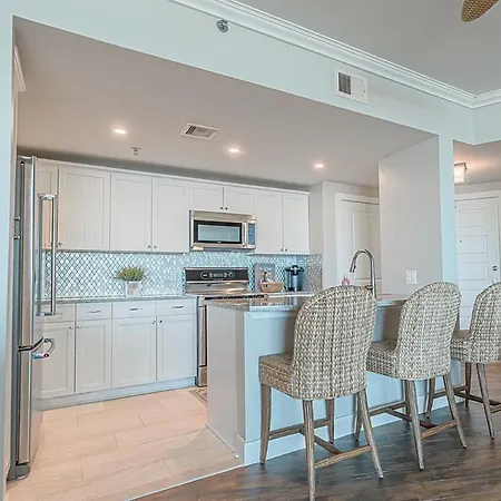 Palisade Palms Oceanfront Condo & 5-Star Amenities-2